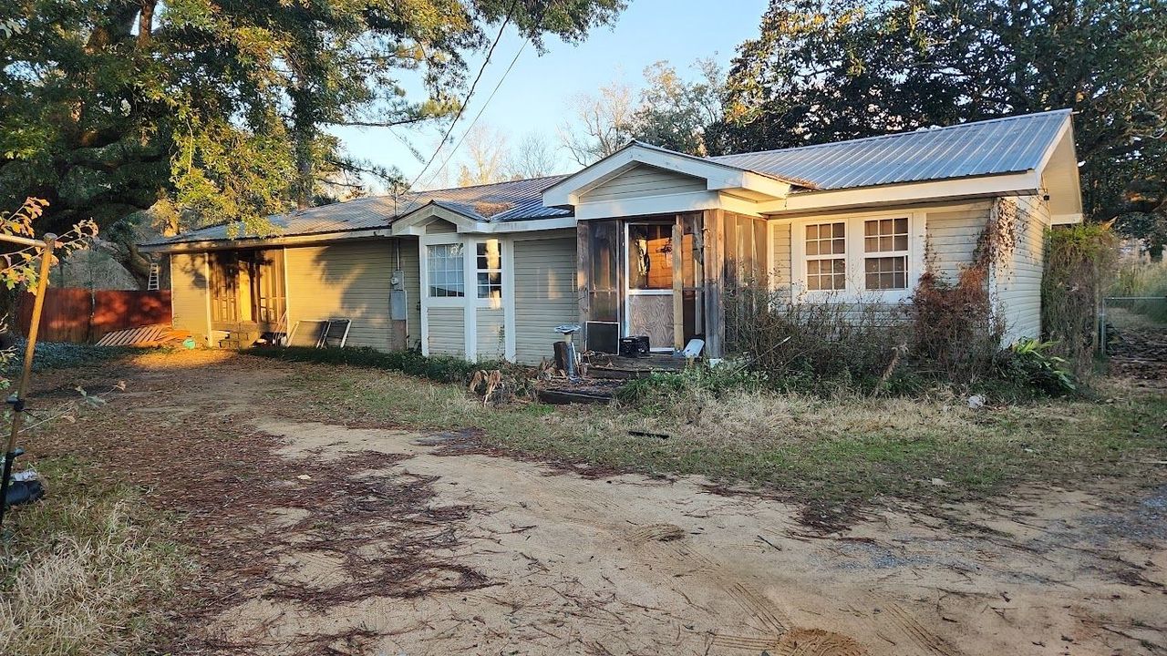 listing, photo 1