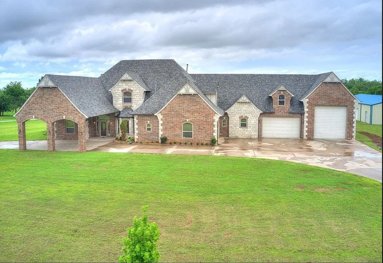 listing, photo 1