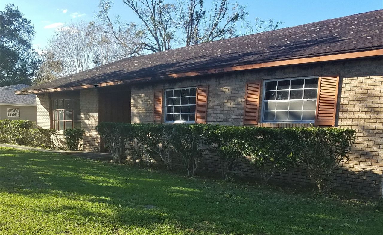 listing, photo 1