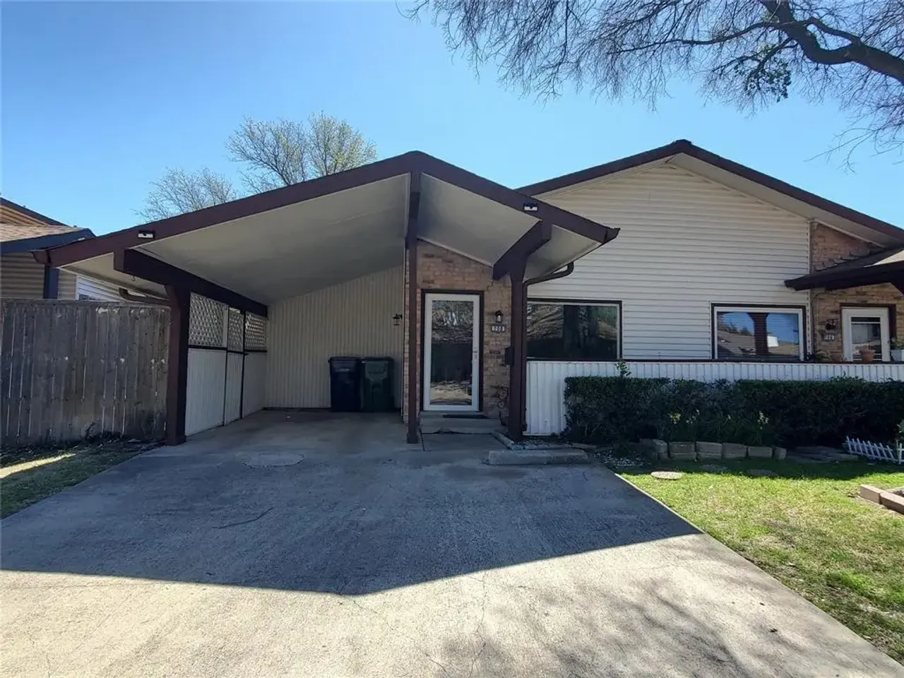listing, photo 1