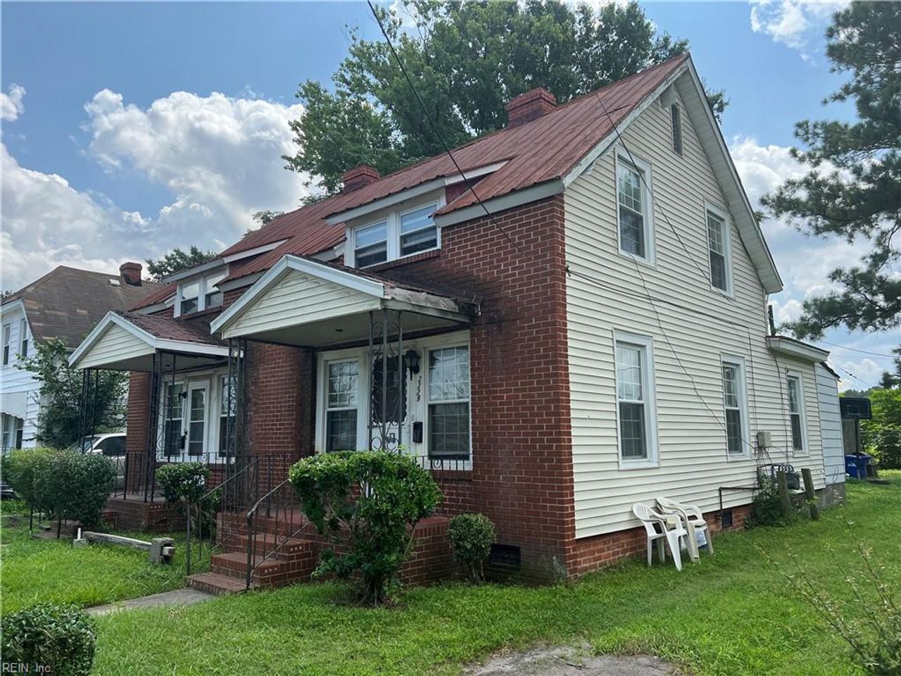 listing, photo 1