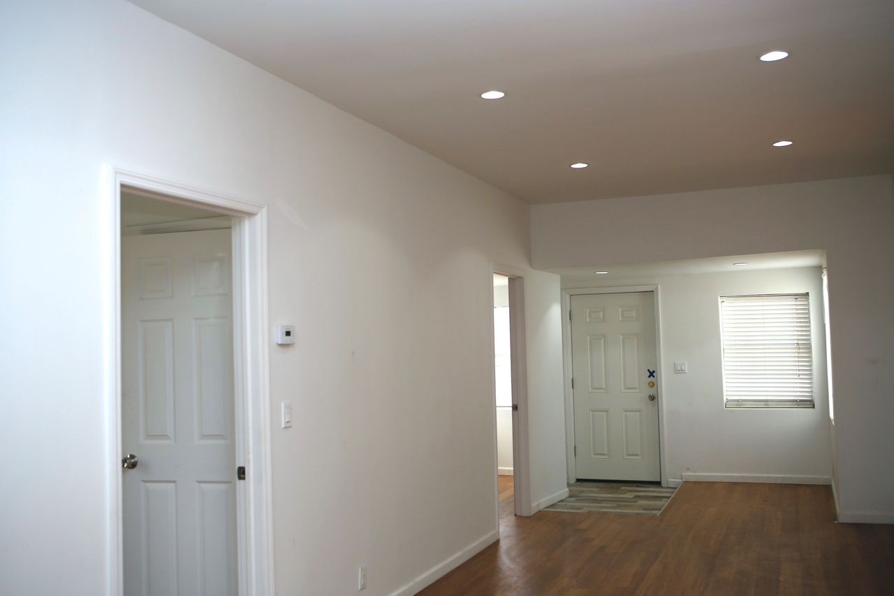 listing, photo 1