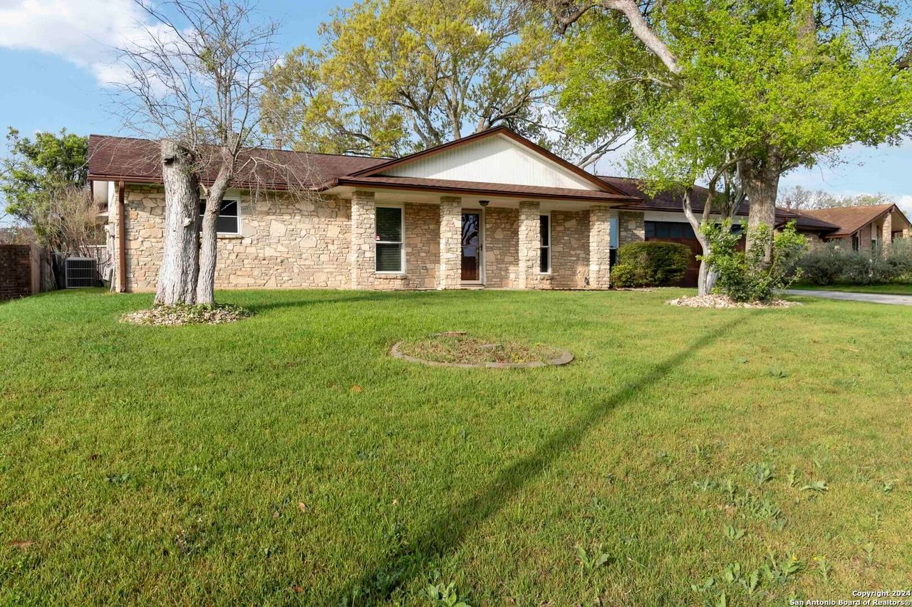 listing, photo 1