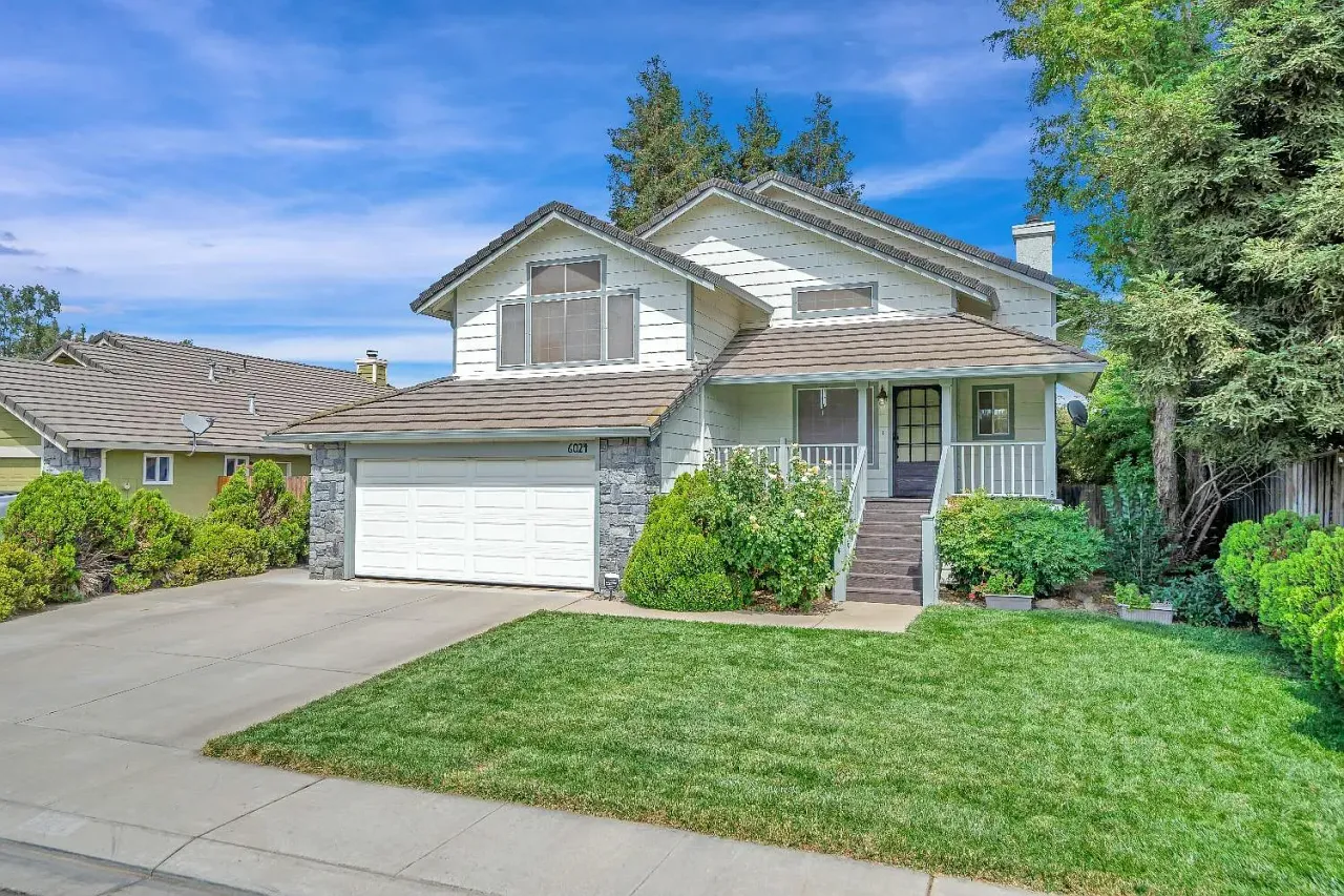 listing, photo 1
