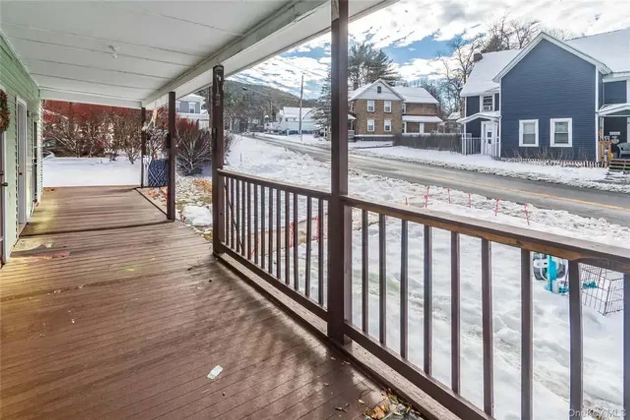 listing, photo 1