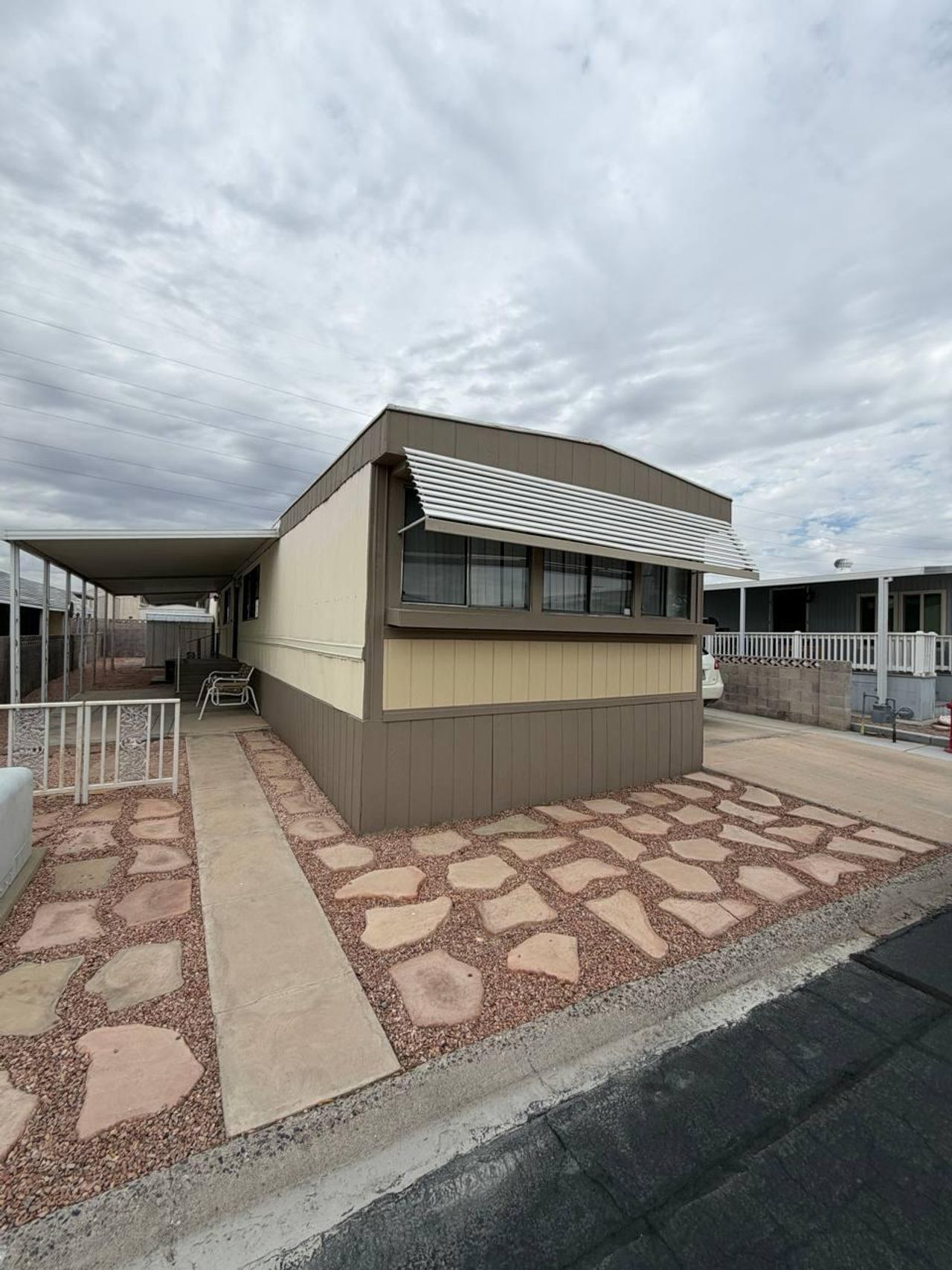 listing, photo 1