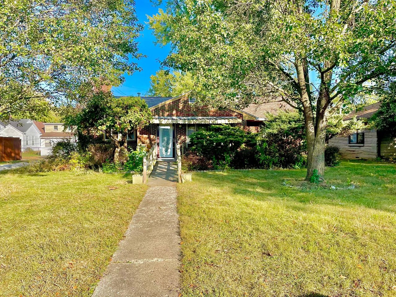 listing, photo 1