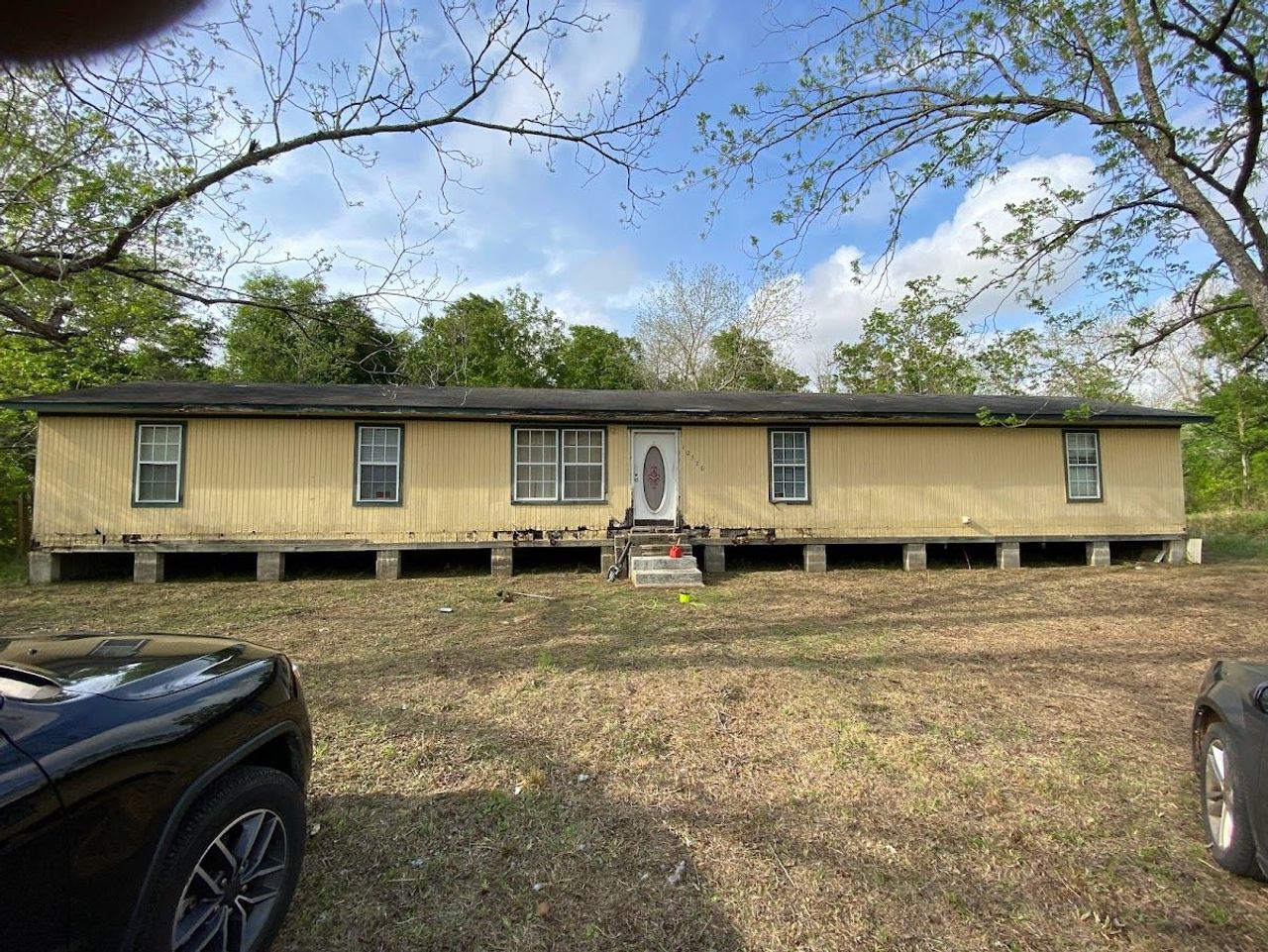 listing, photo 1