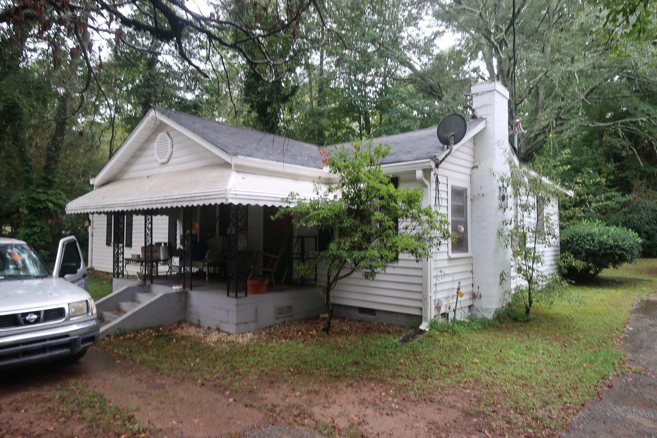 listing, photo 1