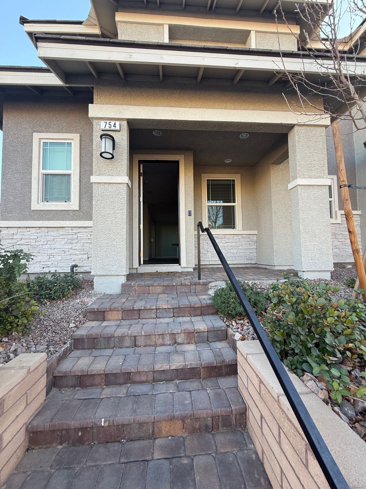 listing, photo 1