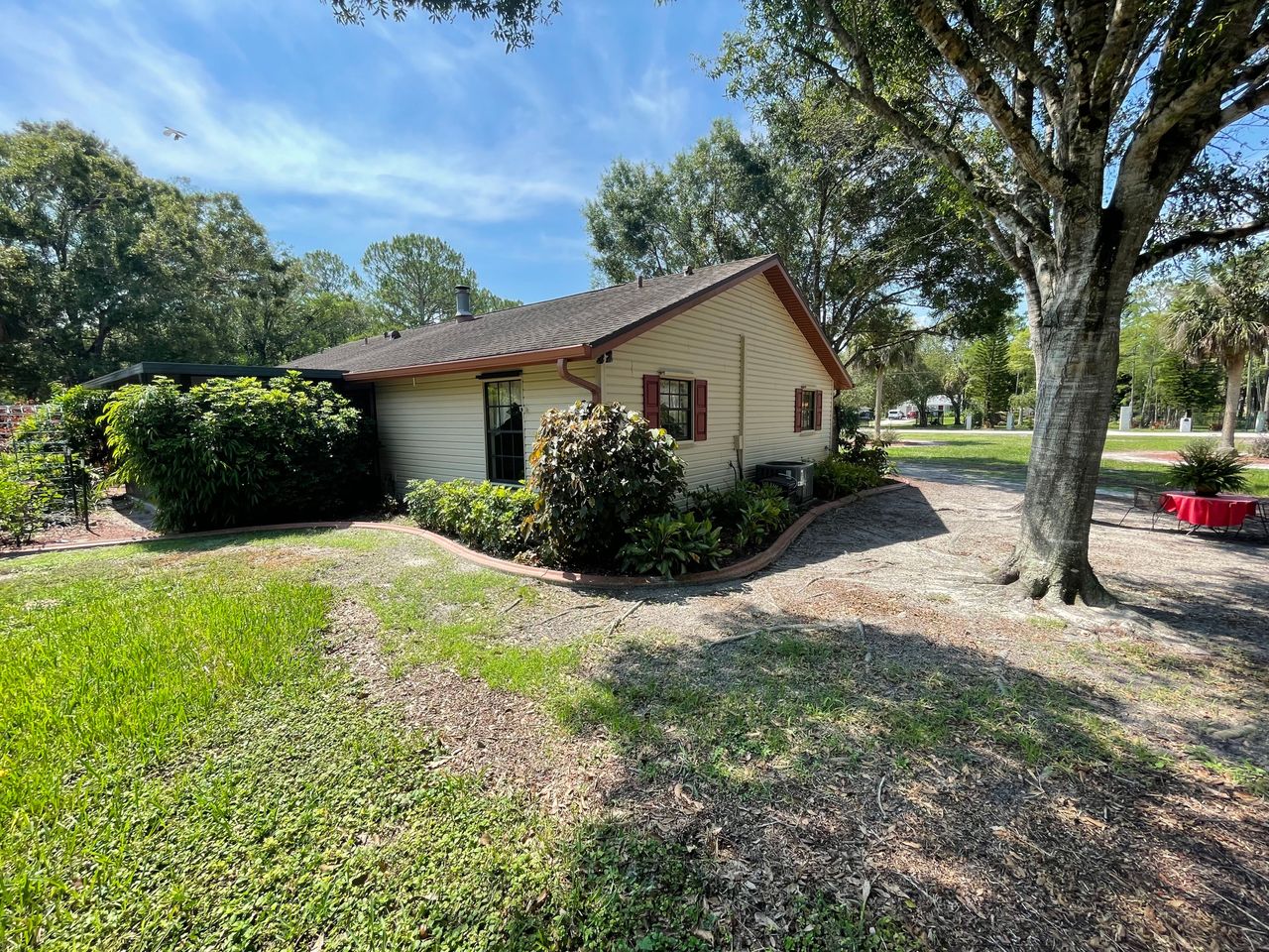 listing, photo 1