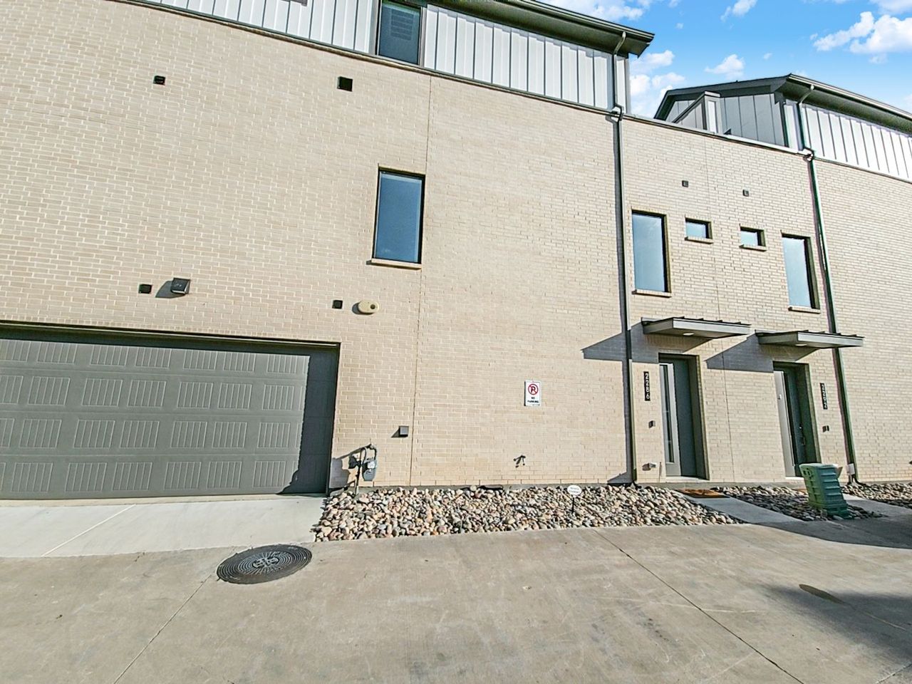 listing, photo 1