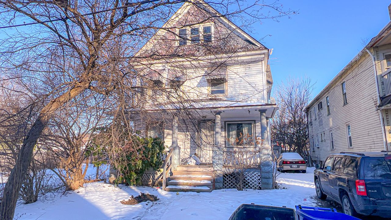 listing, photo 1
