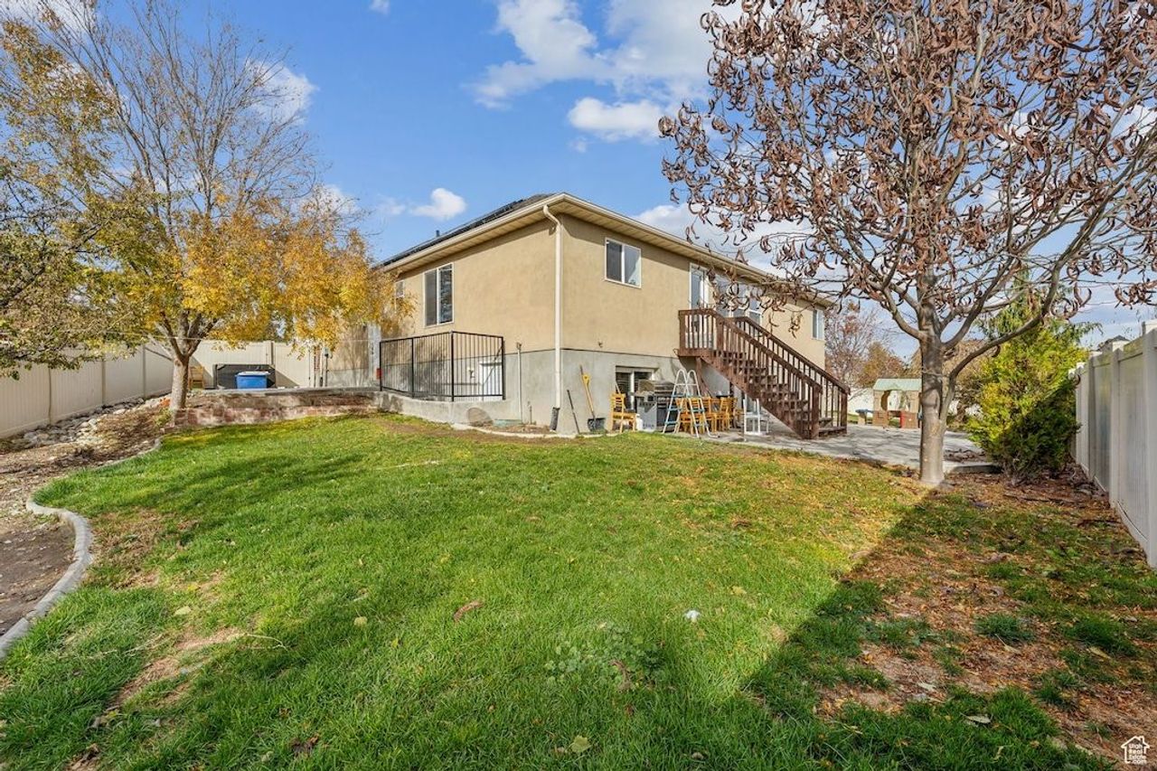listing, photo 1