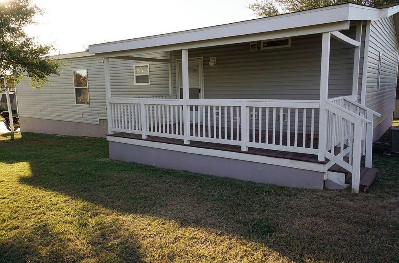 listing, photo 1