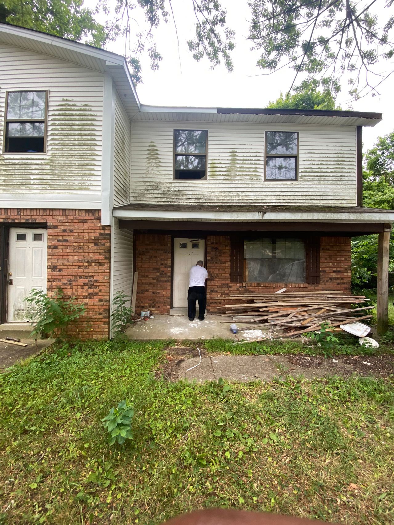 listing, photo 1