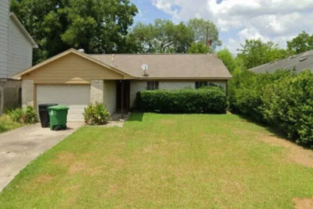 listing, photo 1