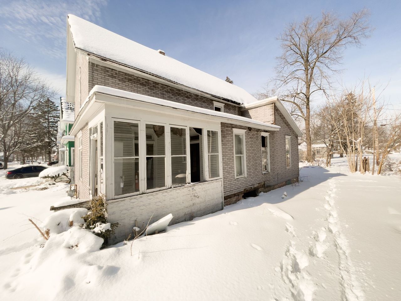 listing, photo 1