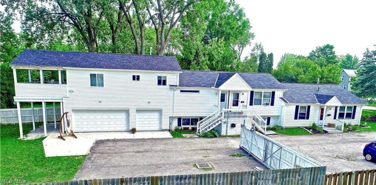 listing, photo 1
