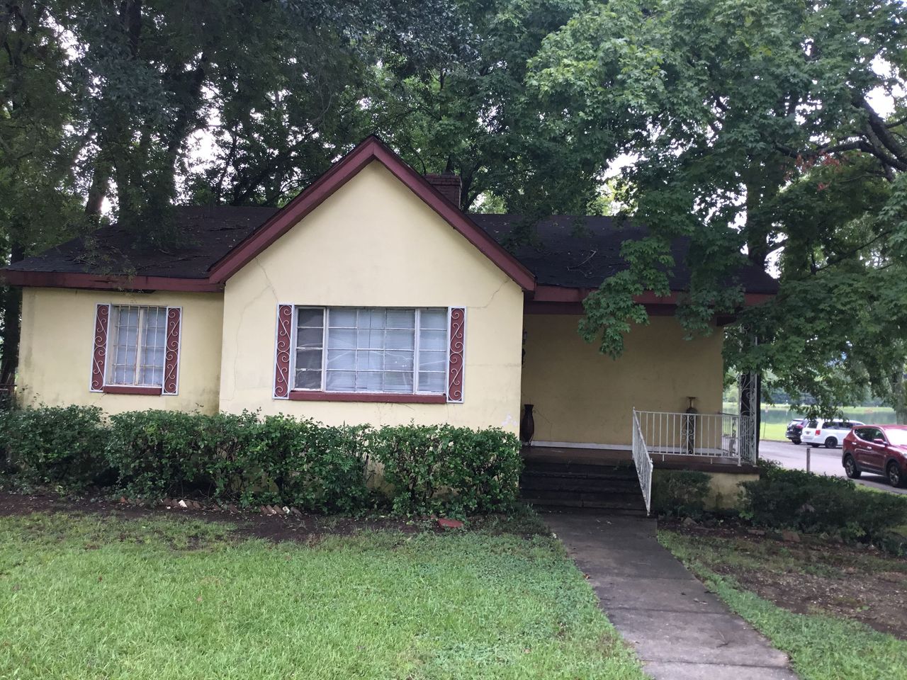 listing, photo 1