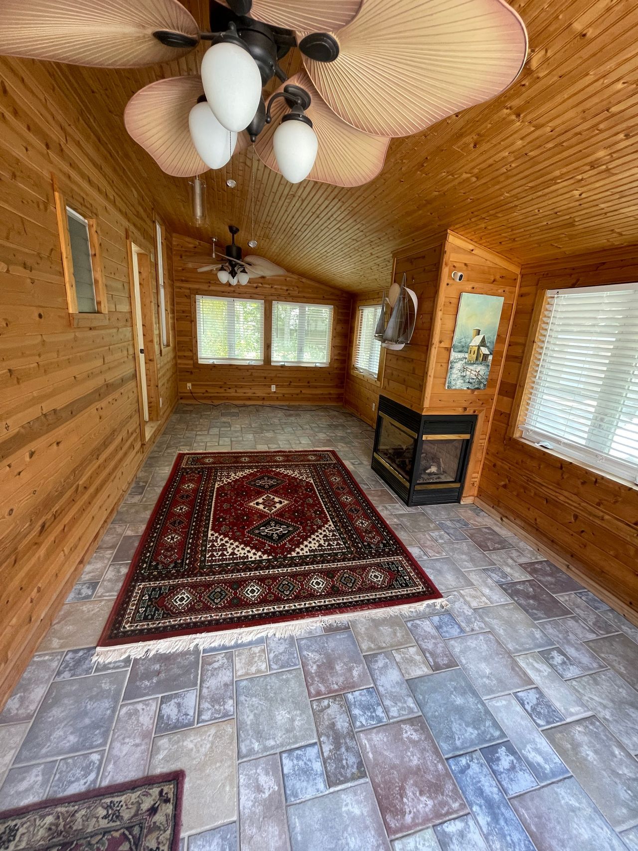 listing, photo 1