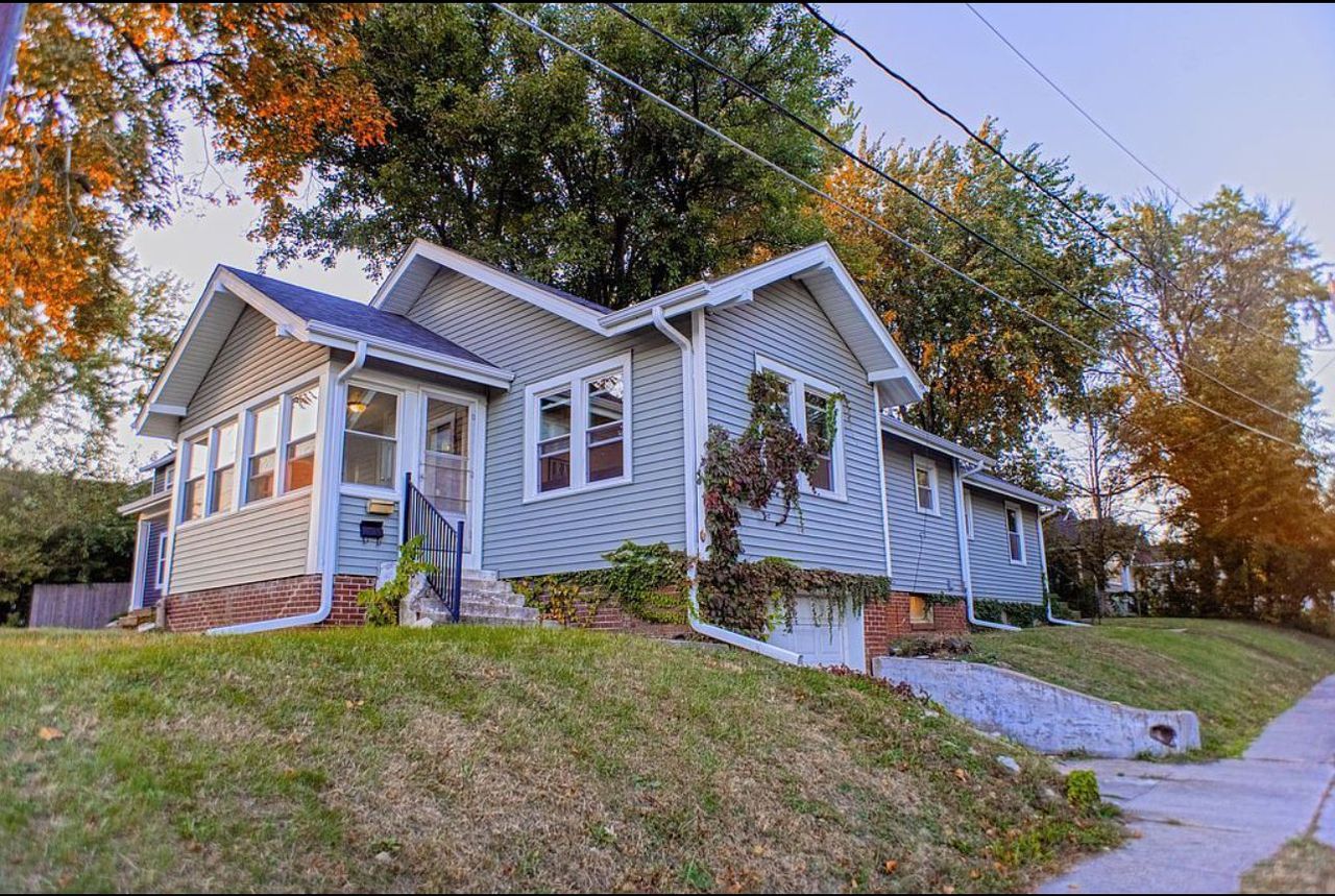 listing, photo 1