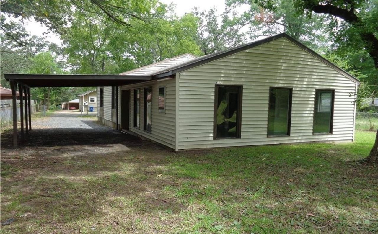 listing, photo 1