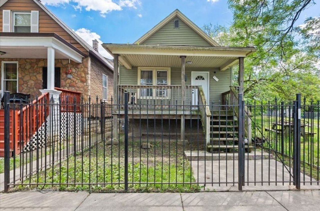 listing, photo 1