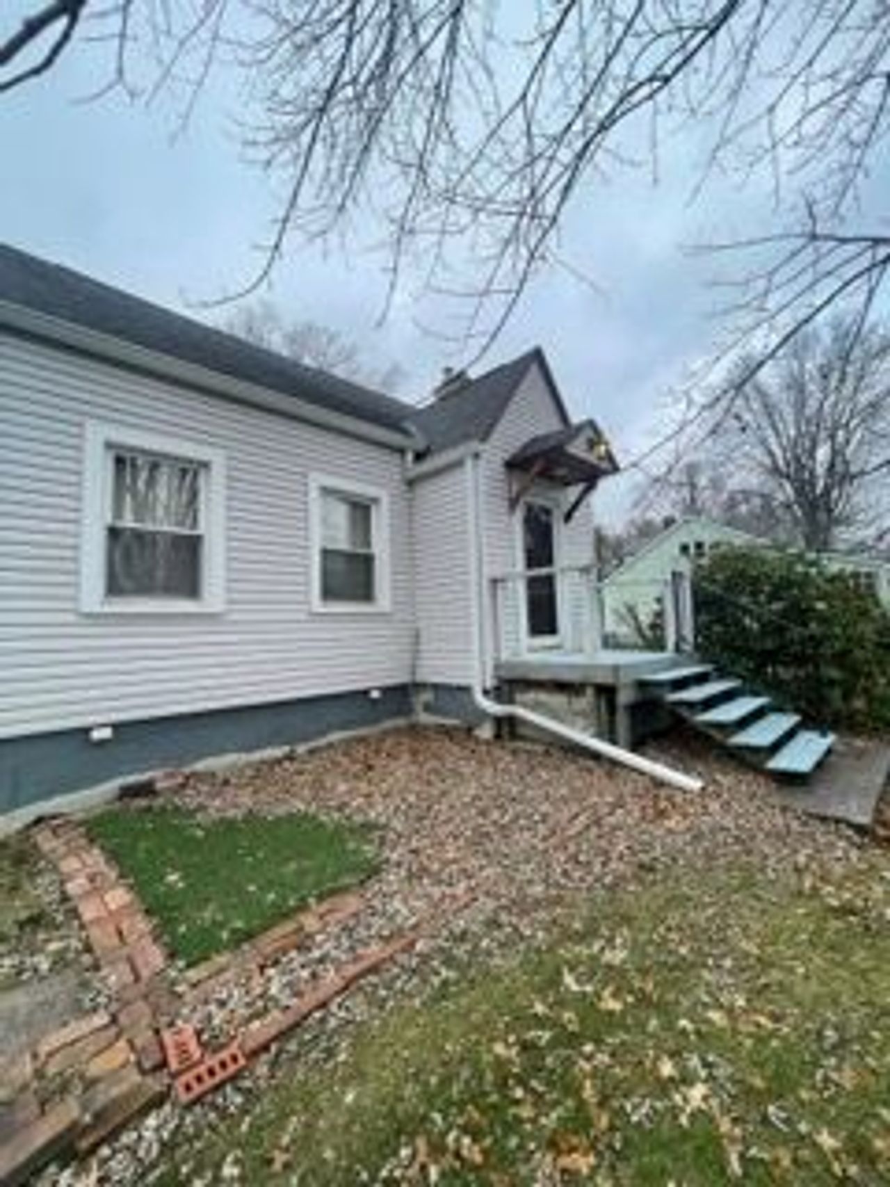 listing, photo 1