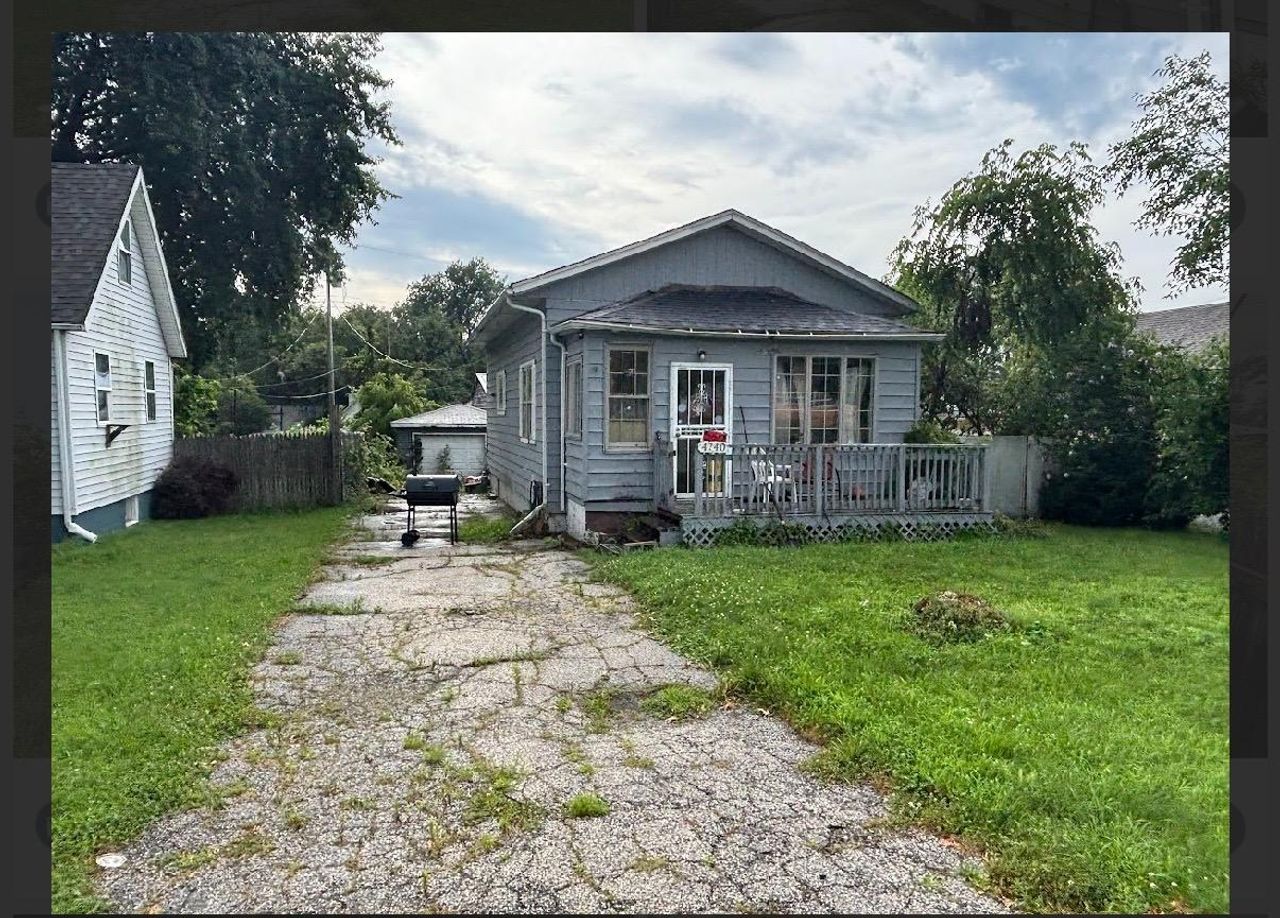 listing, photo 1