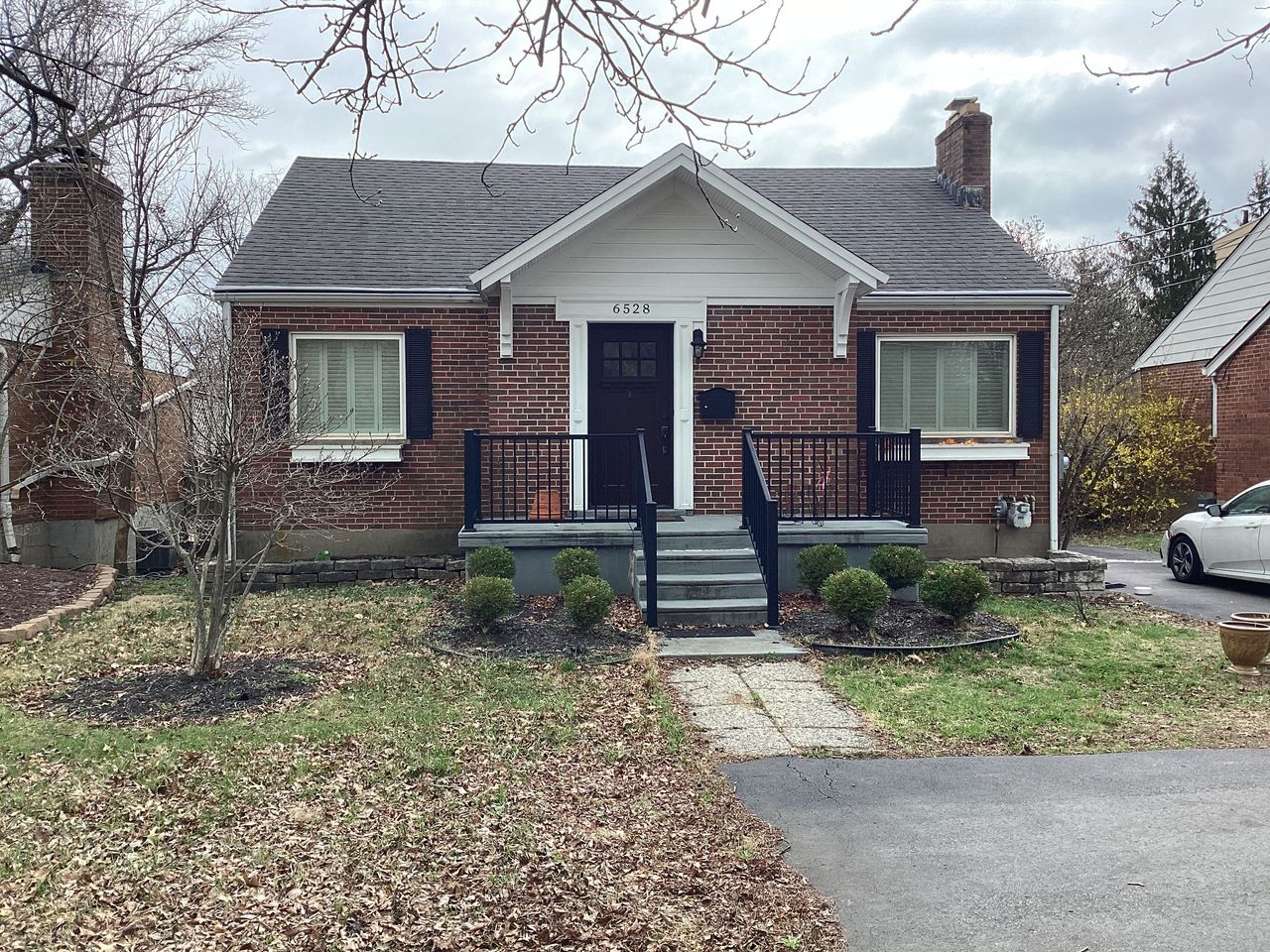 listing, photo 1