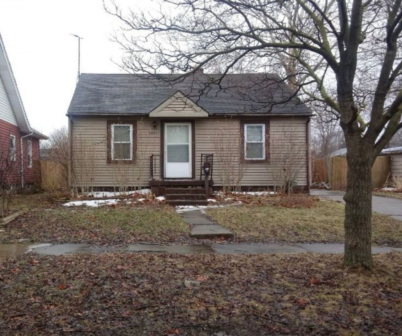 listing, photo 1