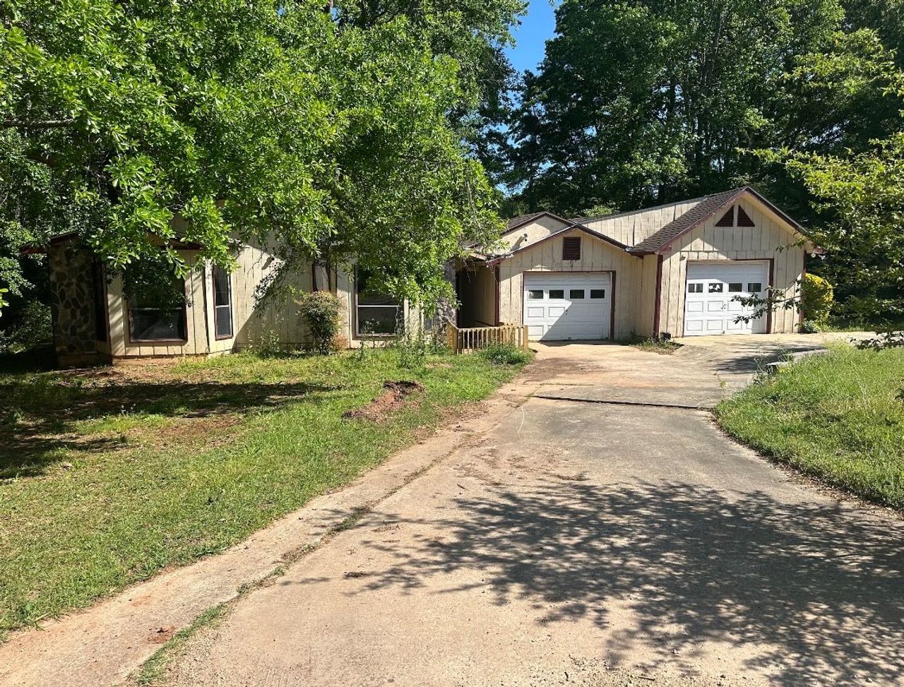 listing, photo 1