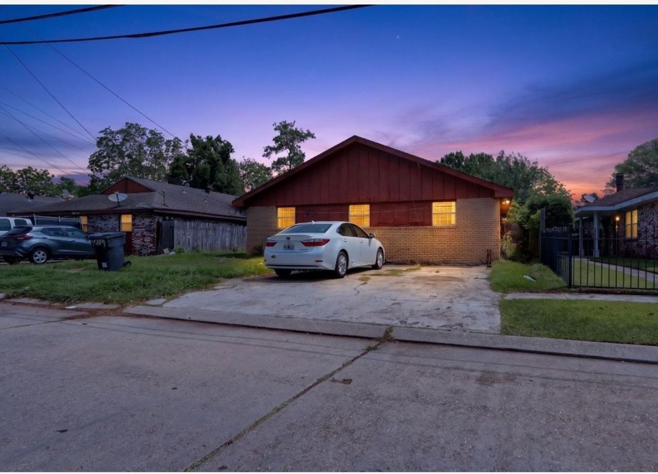 listing, photo 1