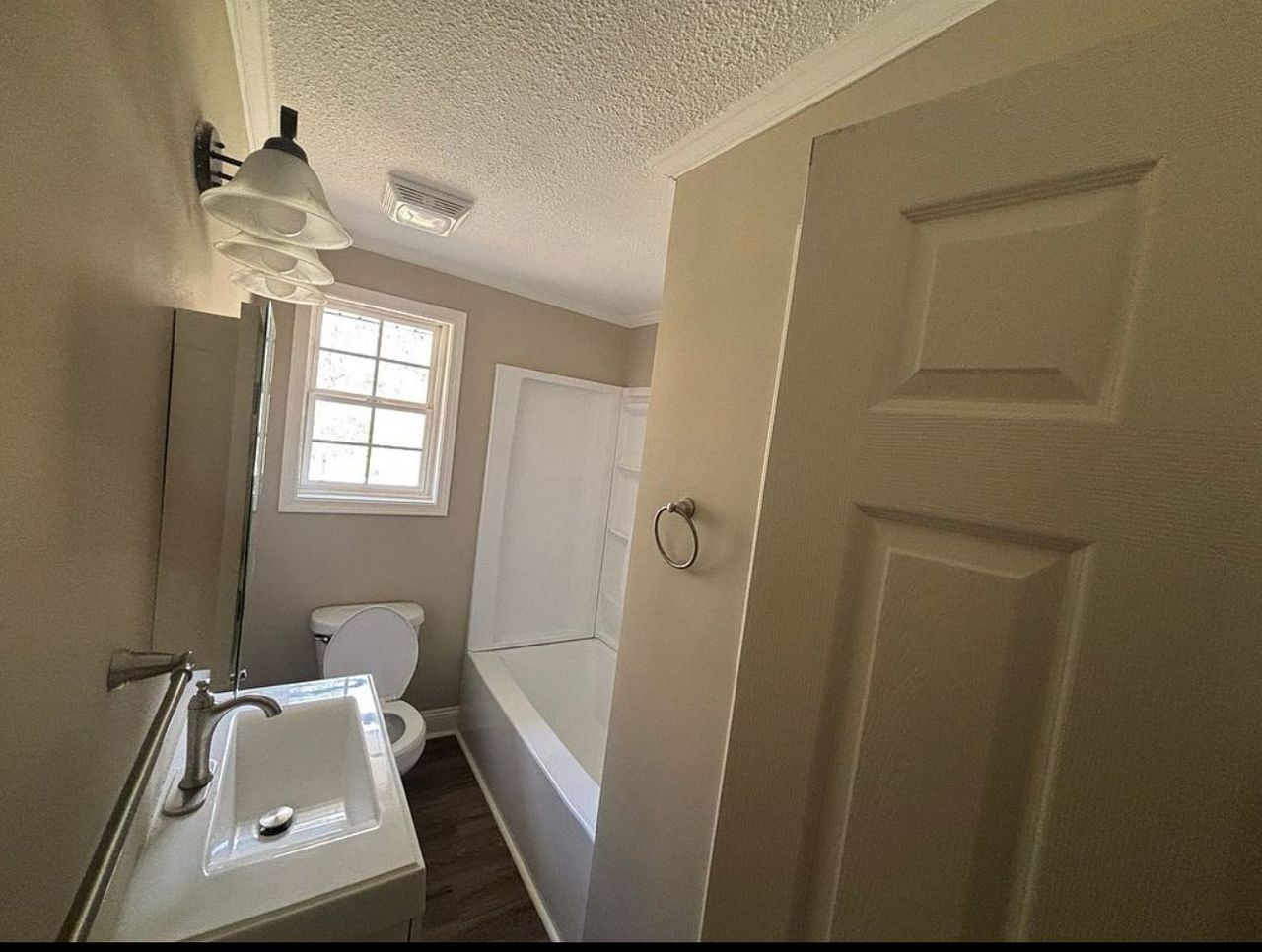 listing, photo 1