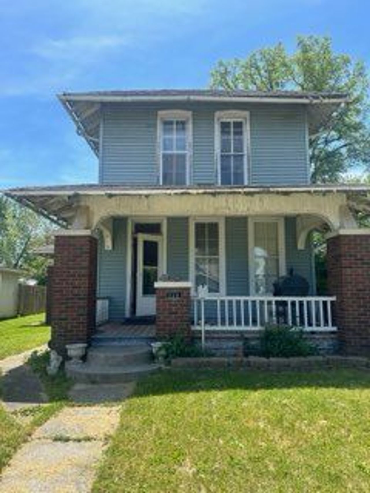 listing, photo 1
