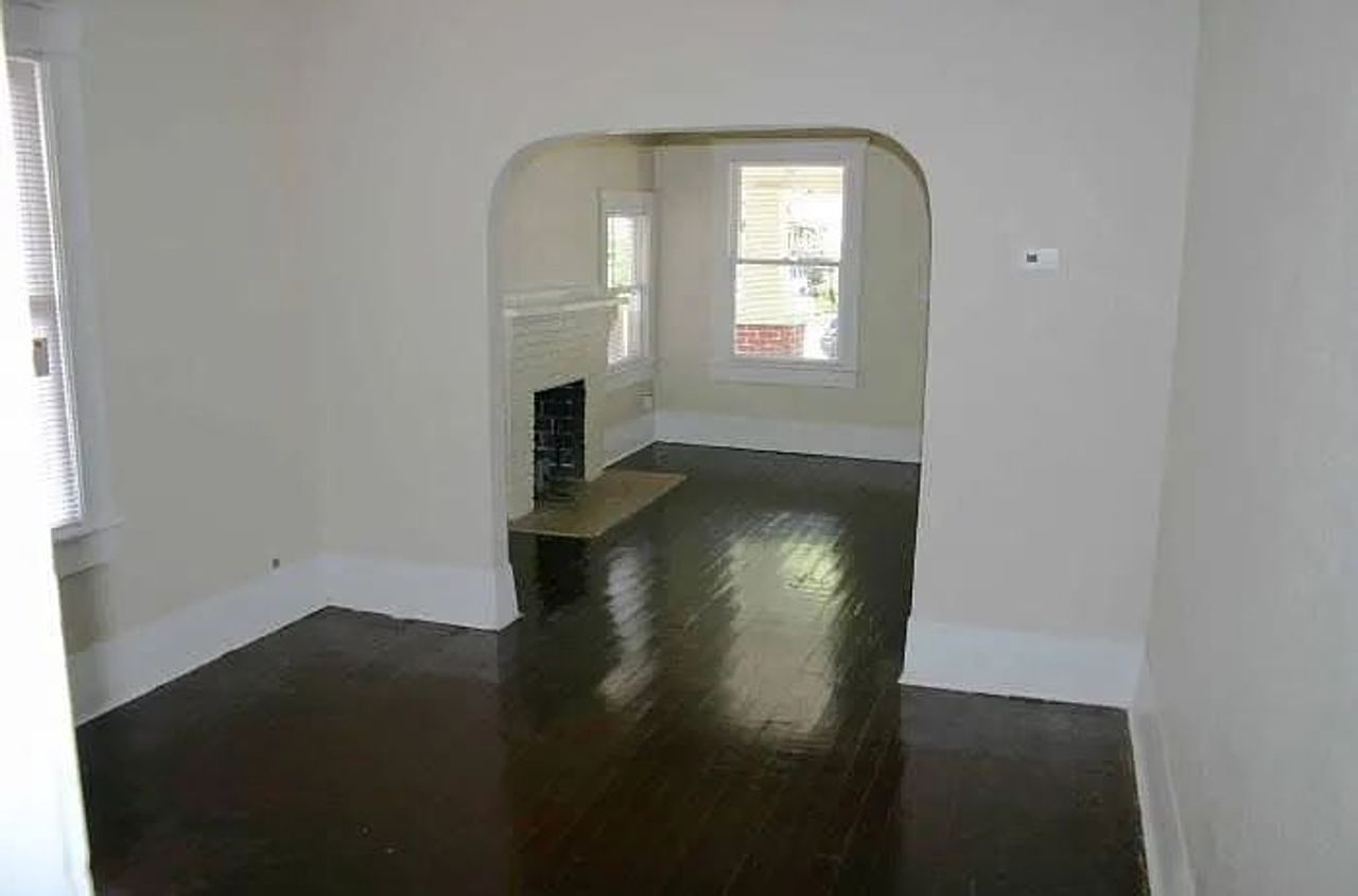 listing, photo 1