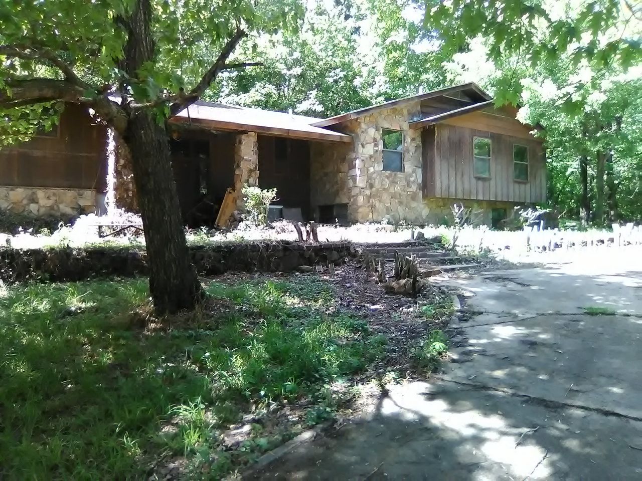 listing, photo 1