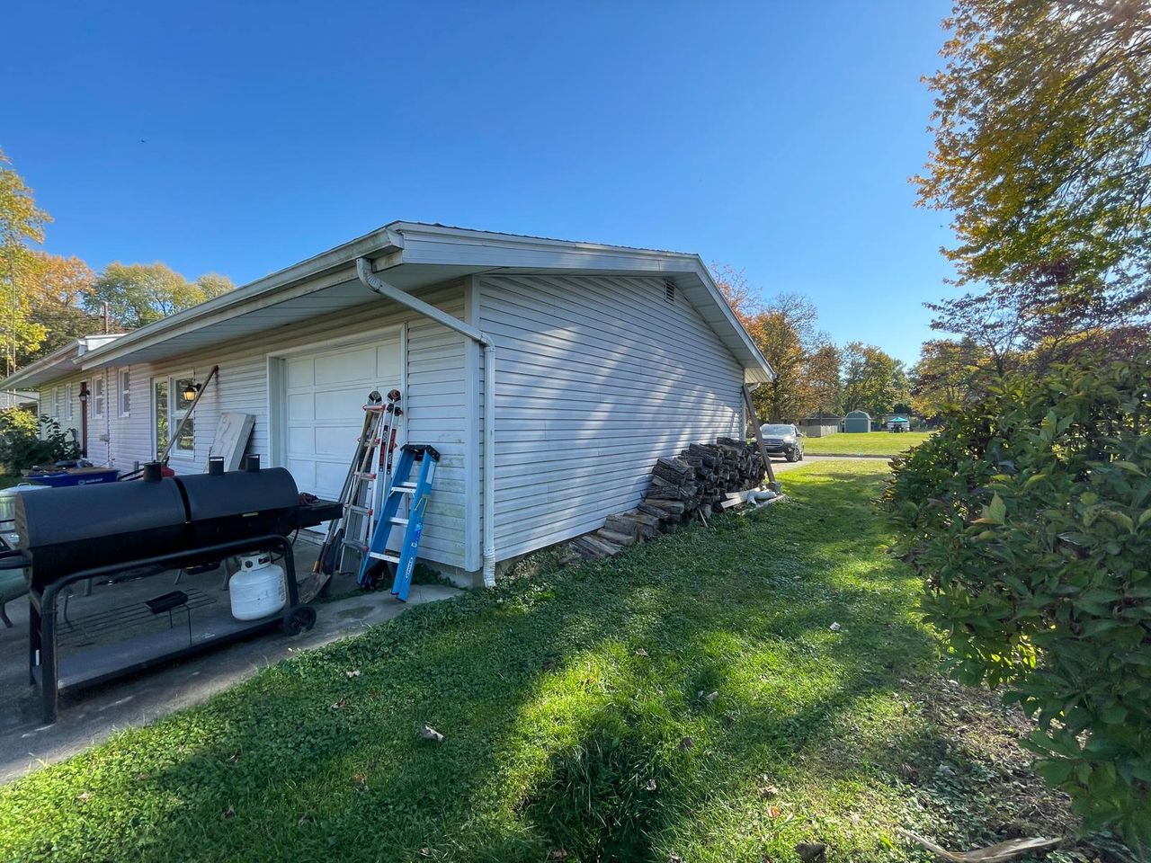 listing, photo 1