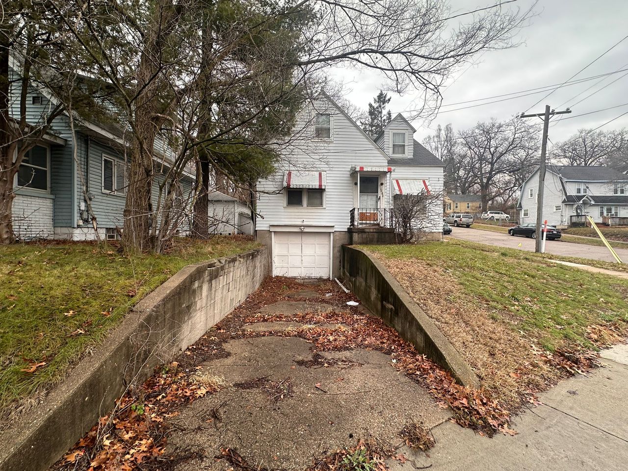 listing, photo 1