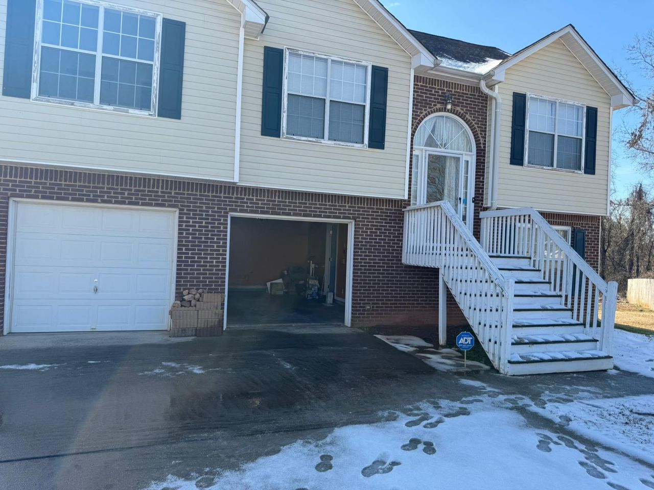 listing, photo 1