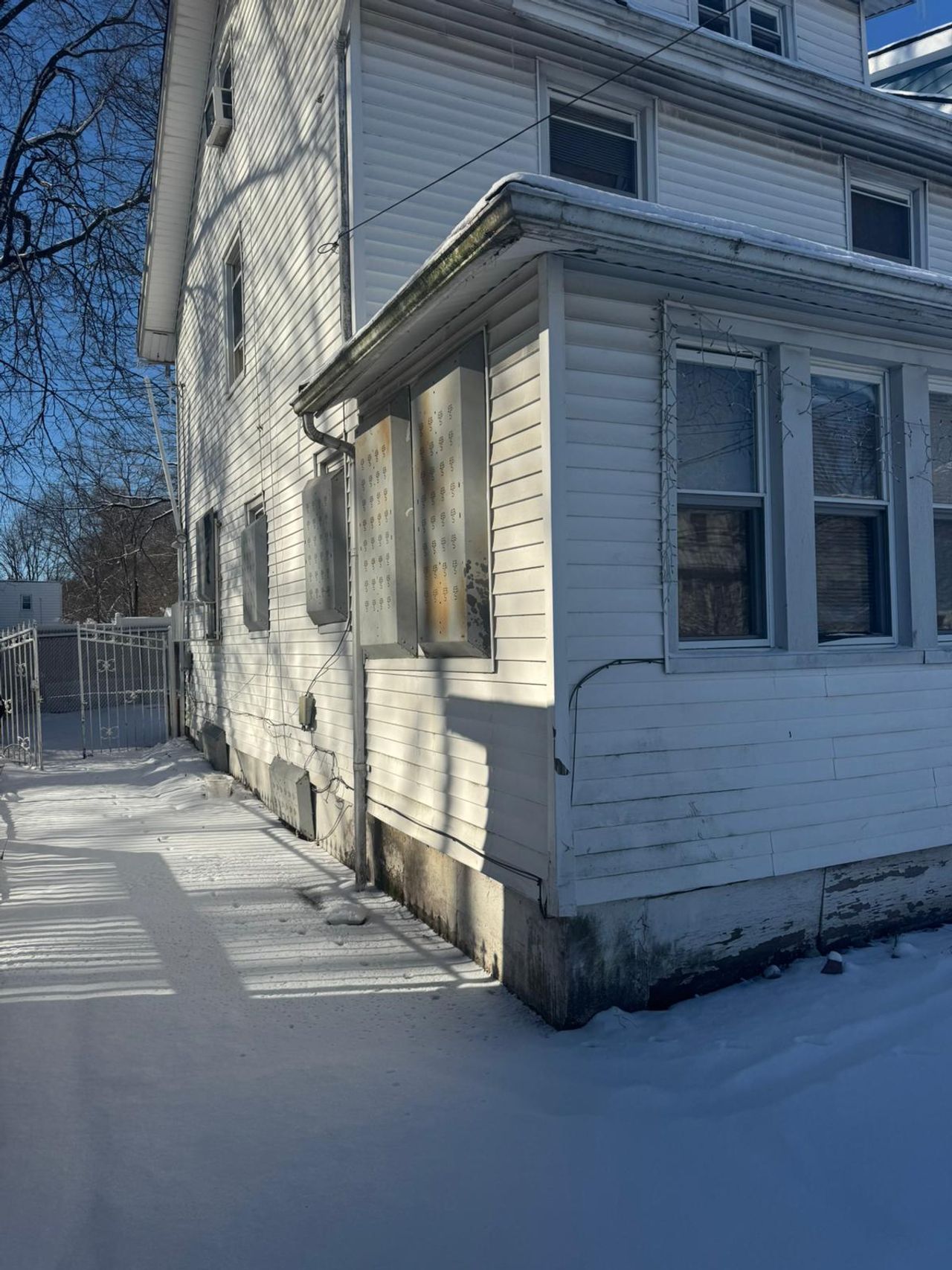 listing, photo 1