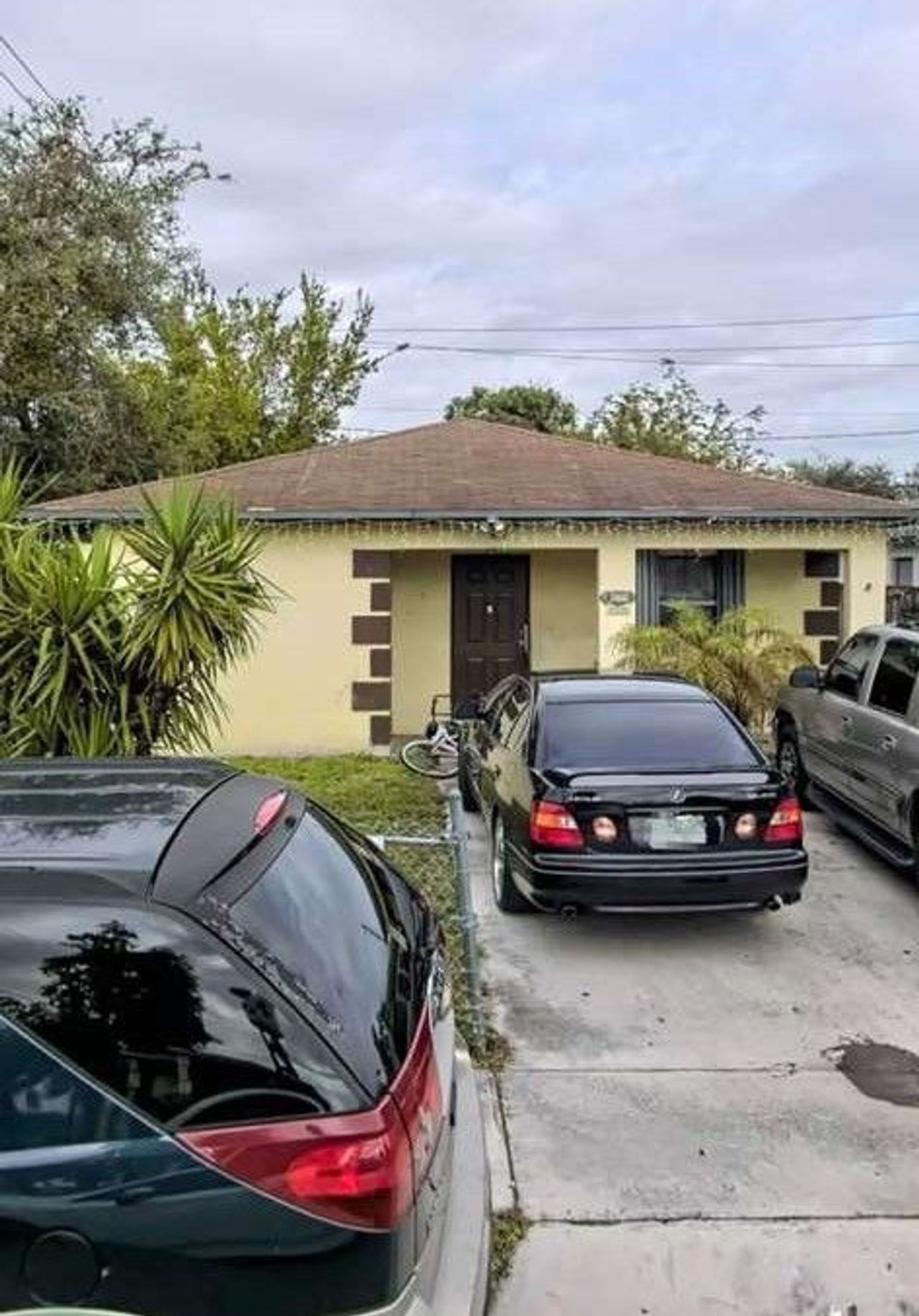 listing, photo 1
