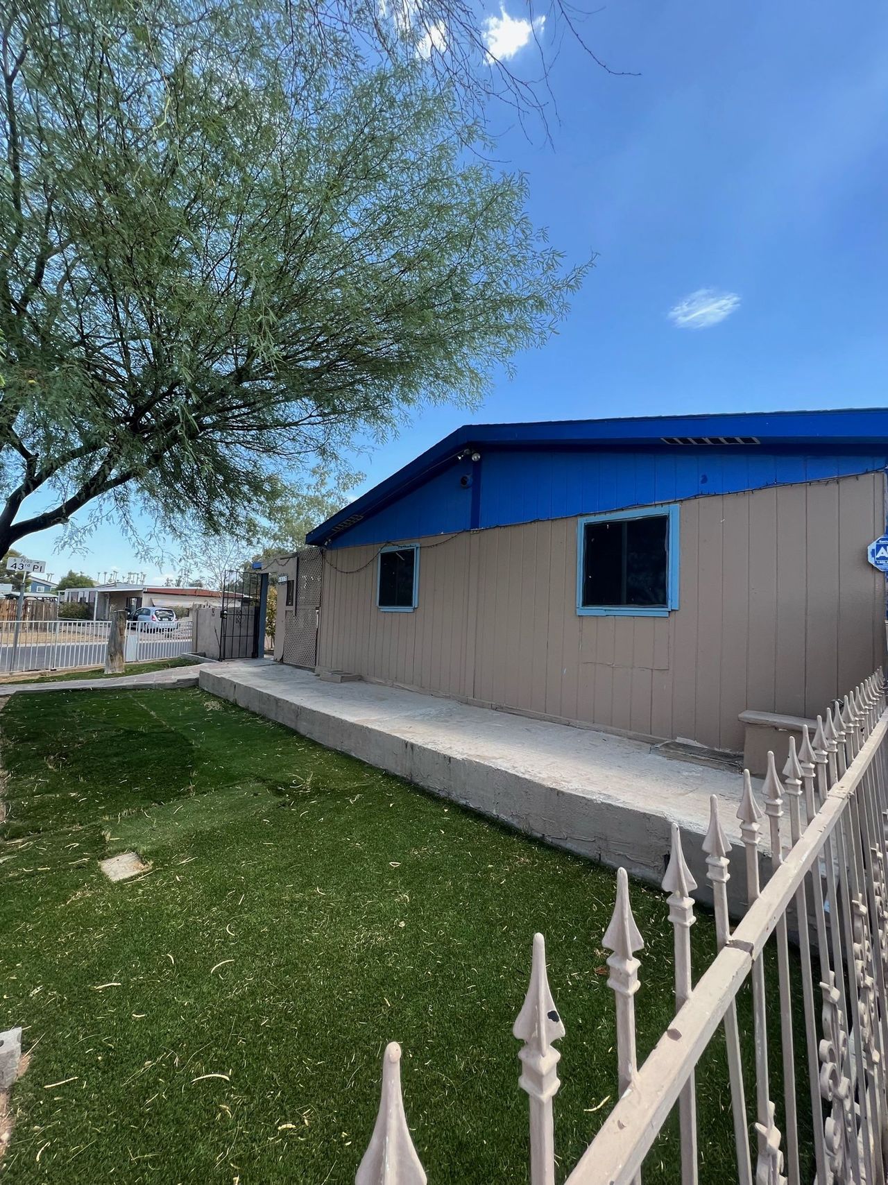 listing, photo 1