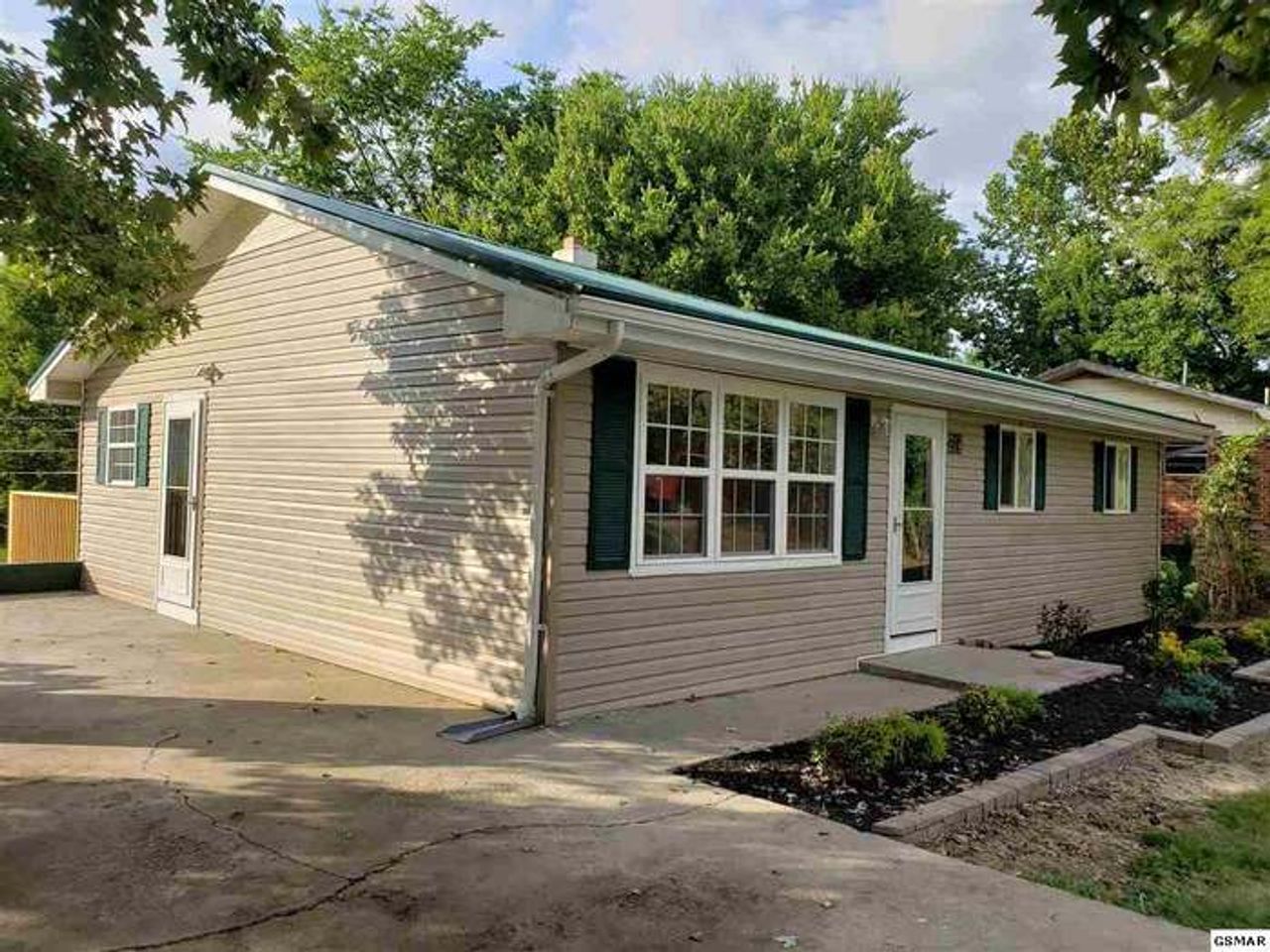 listing, photo 1