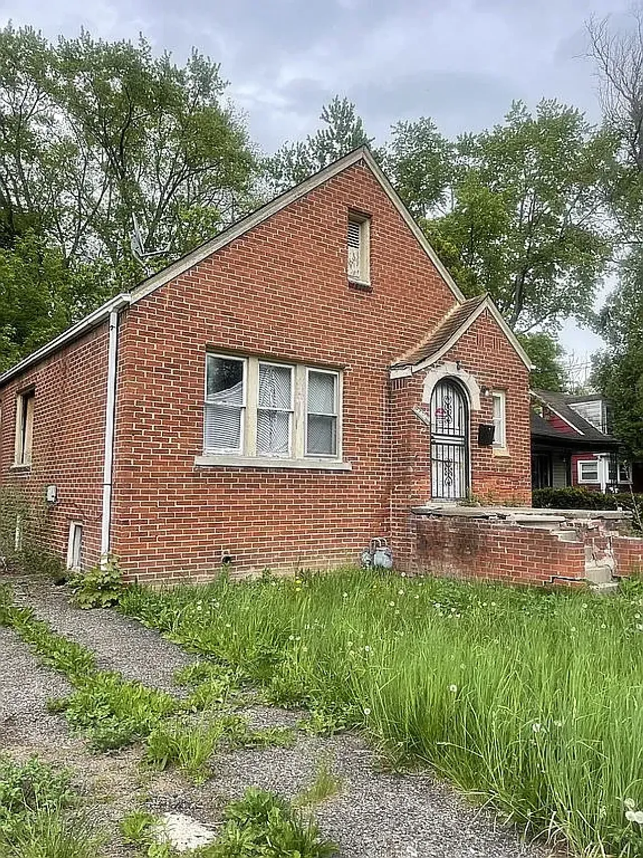 listing, photo 1