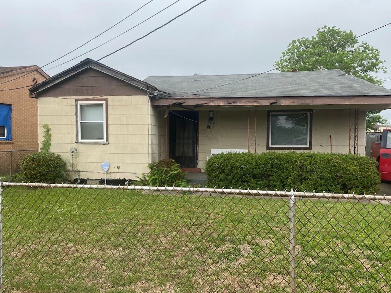 listing, photo 1