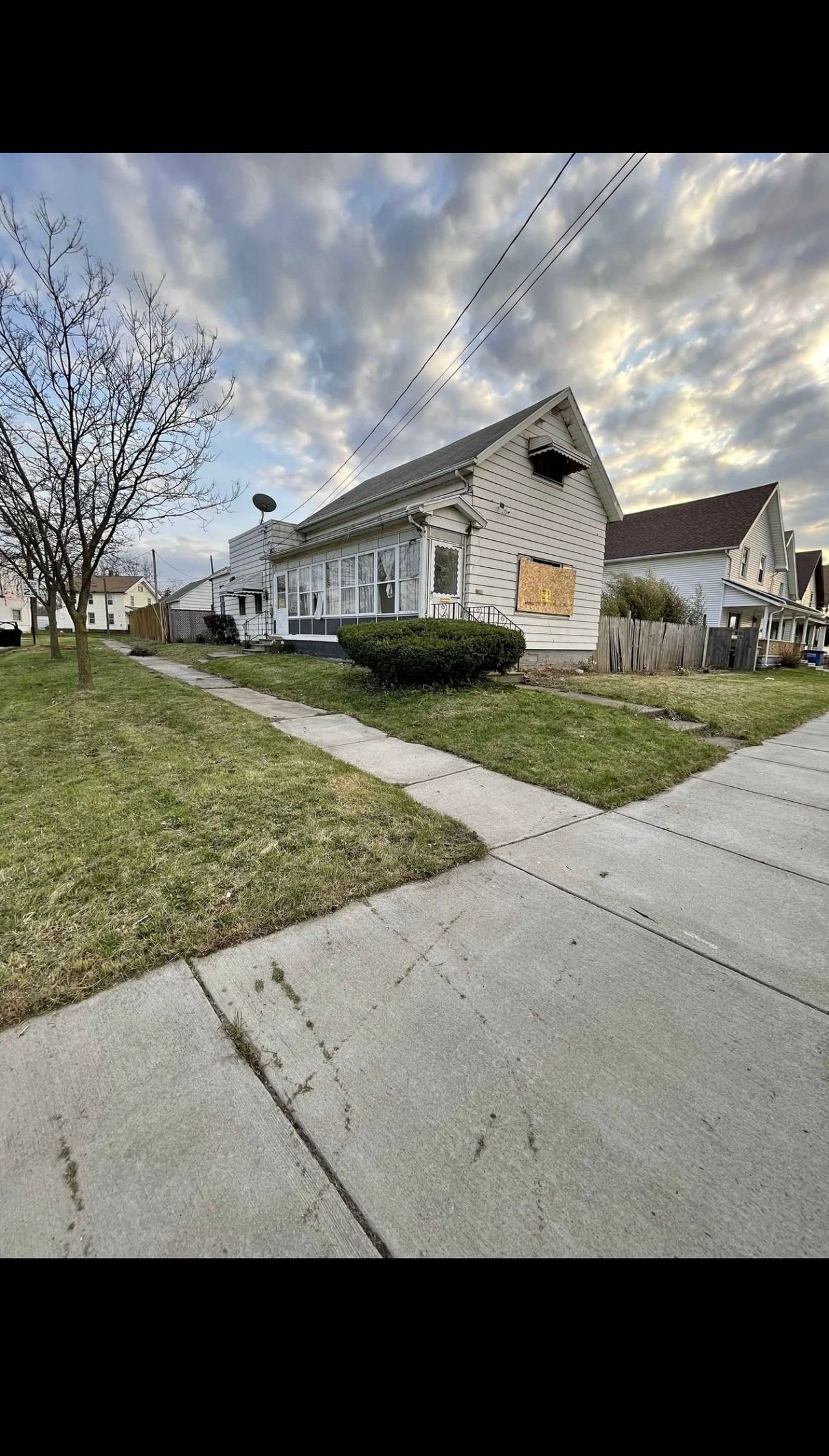 listing, photo 1