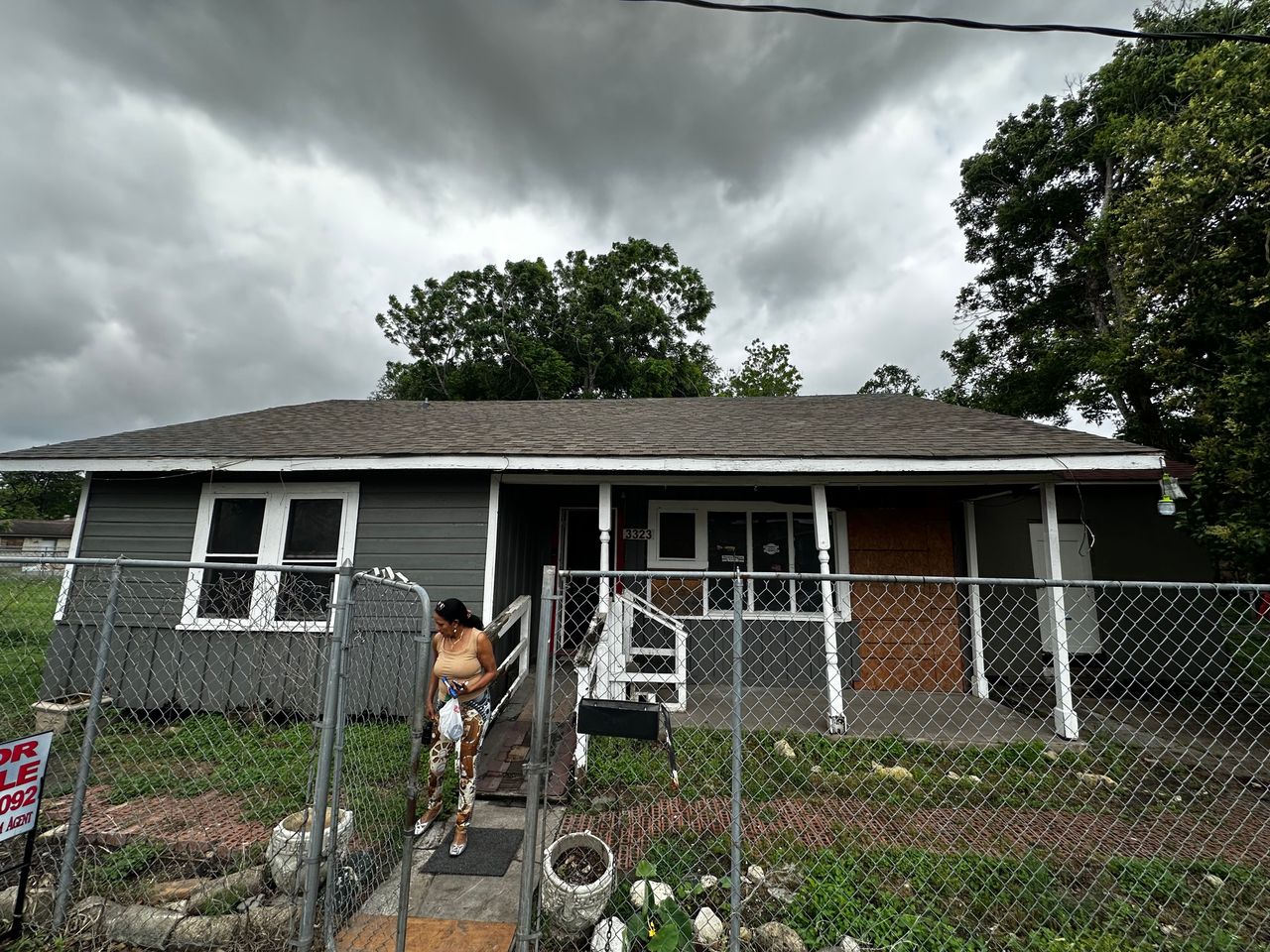 listing, photo 1