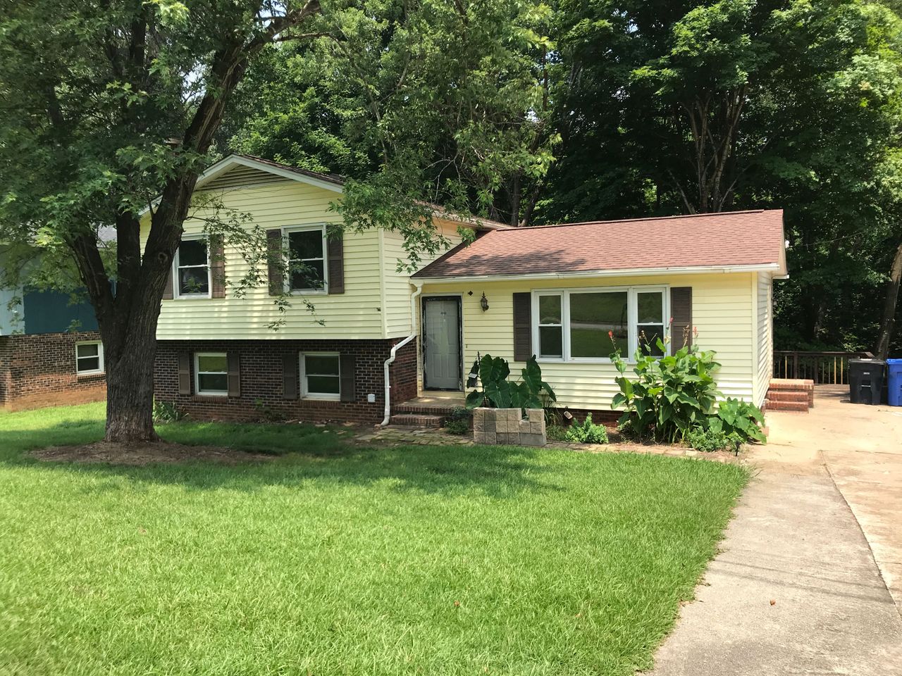 listing, photo 1